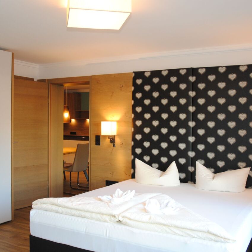 Doppelbett im Apartment Horberg im Schrofenblick Alpen Resort